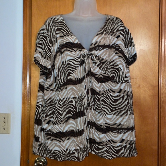 Silk shades of brown and white printed short sleeve top. V neck with tie. - Picture 1 of 4